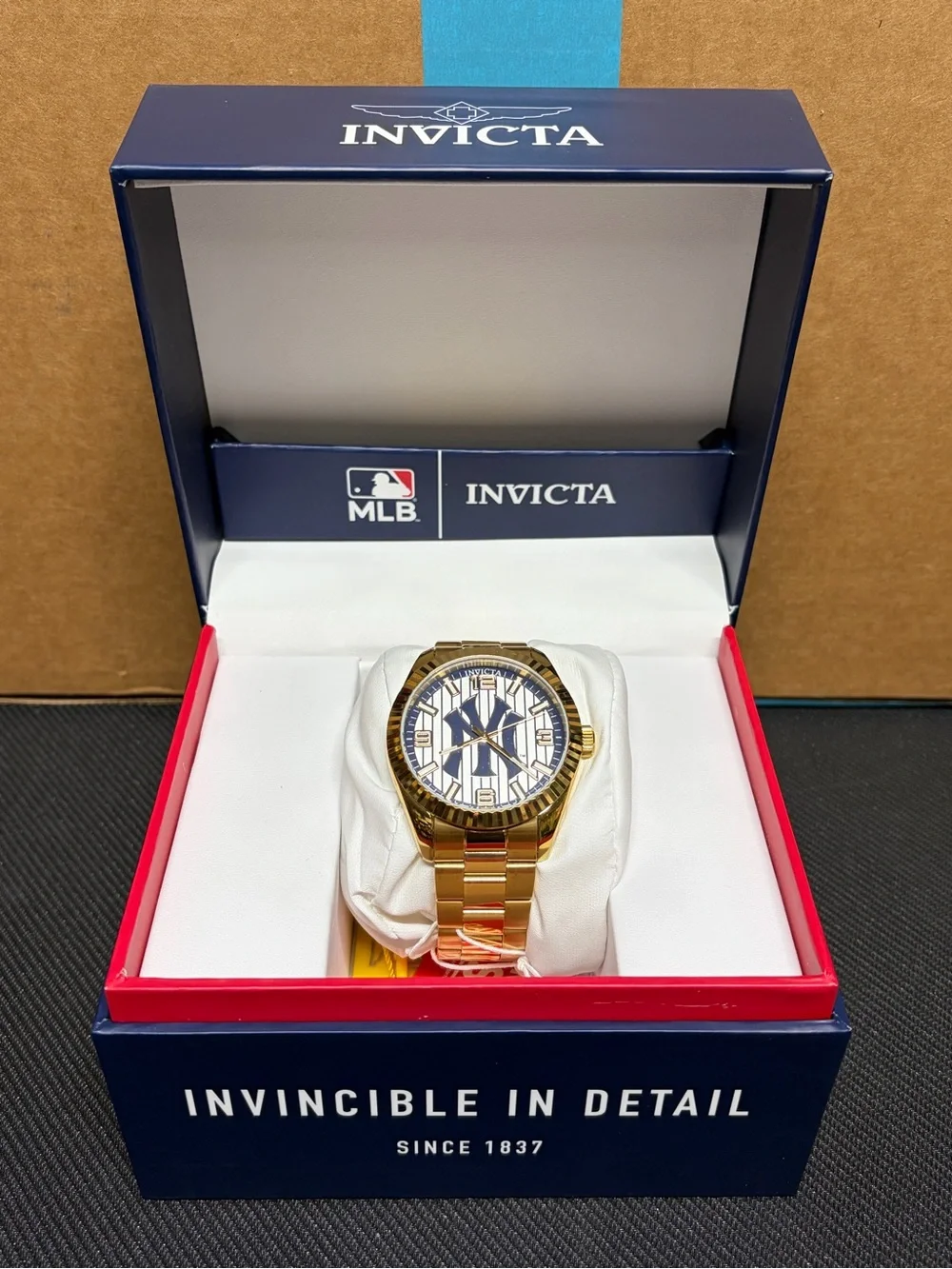 Invicta Men's New York Yankees Gold-Tone Stainless Steel Watch - White/Blue Dial